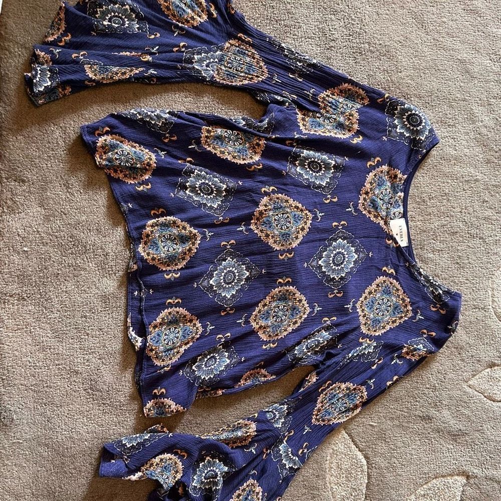 Boutique Everly Blouse Boho Top Moroccan Medallion Chic
printed long bell sleeve